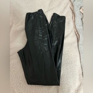 Aritzia Wilfred Free High Waisted Vegan Leather Leggings Size Medium EUC